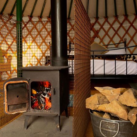Caalm Camp Hotel Stour Provost Bagian luar foto