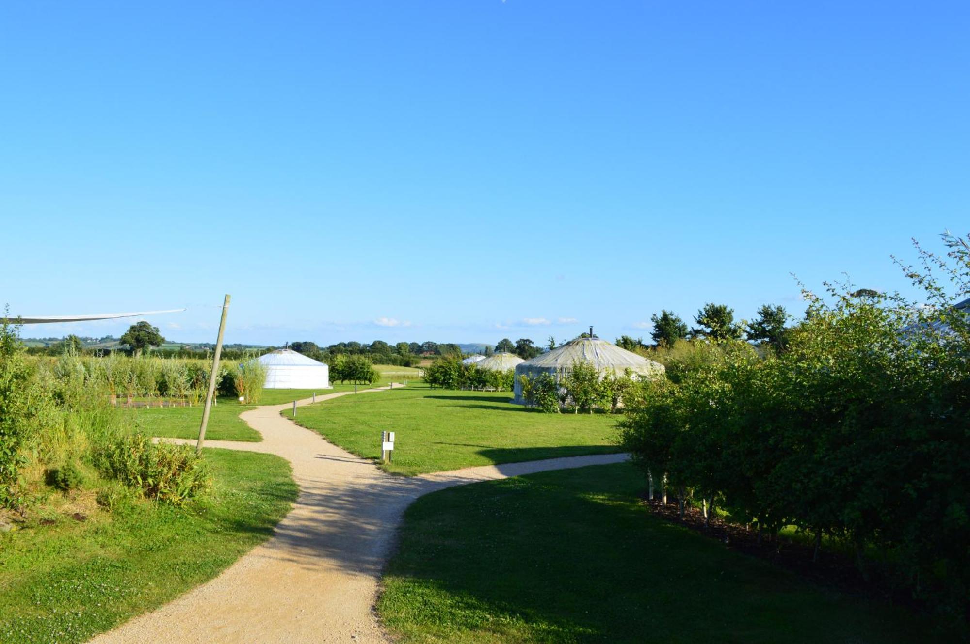 Caalm Camp Hotel Stour Provost Bagian luar foto