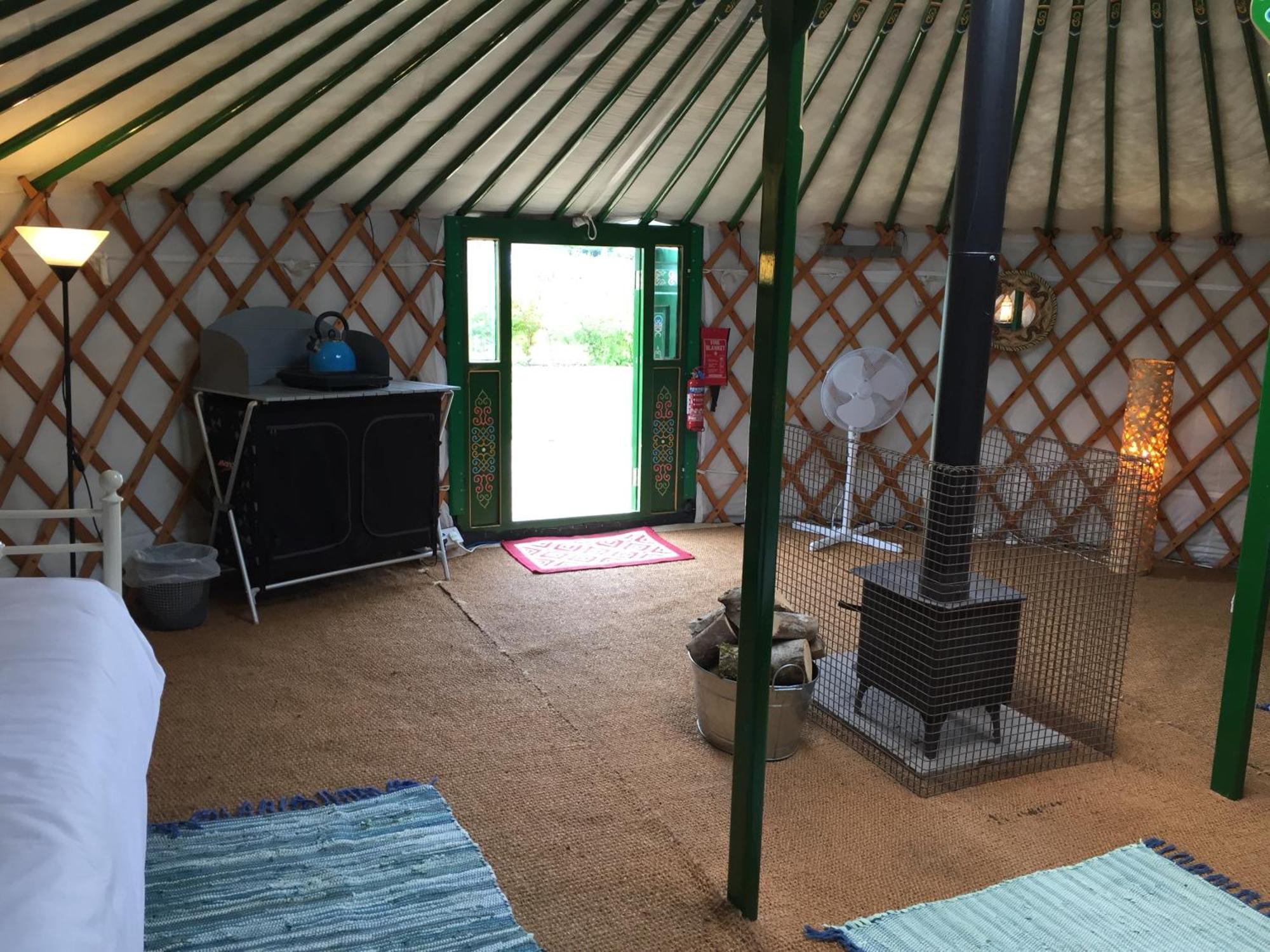 Caalm Camp Hotel Stour Provost Bagian luar foto