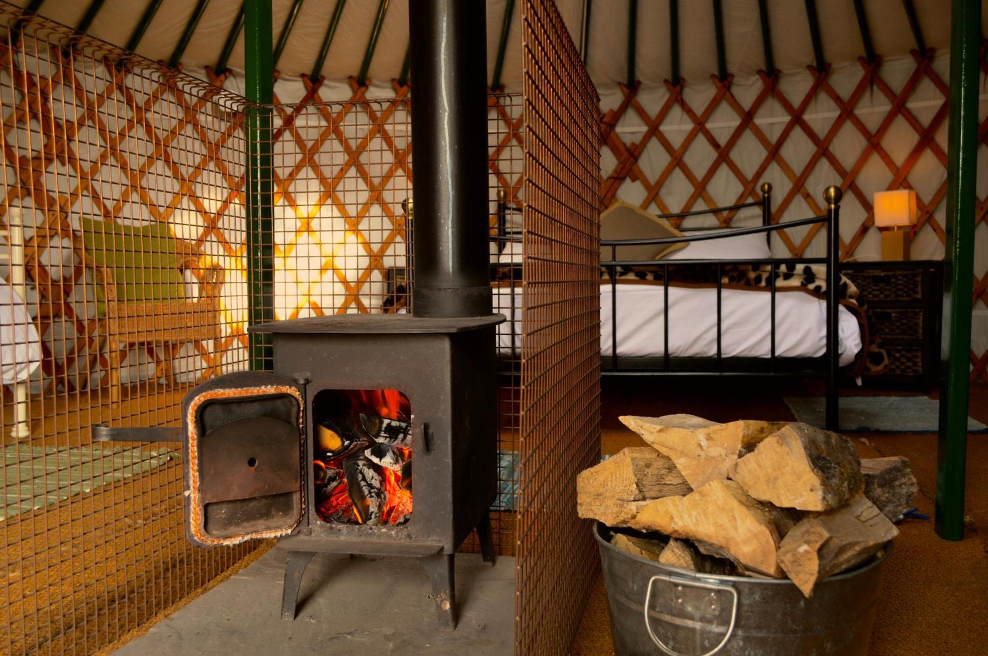 Caalm Camp Hotel Stour Provost Bagian luar foto